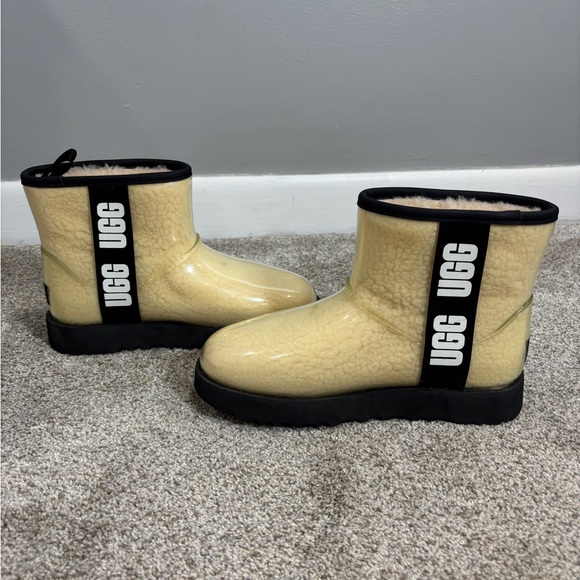 UGG Women's Classic Clear Mini Boot Size 7 US Natural/Black Shearling EUC - Picture 1 of 7